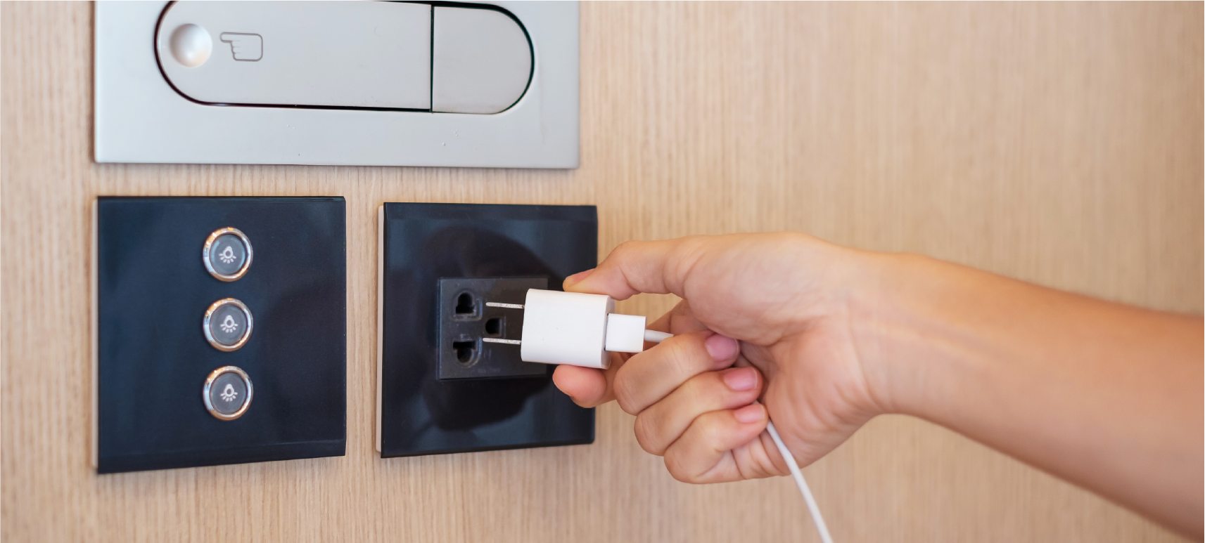 海外旅行で必須!電源プラグ・変換アダプターの基本知識