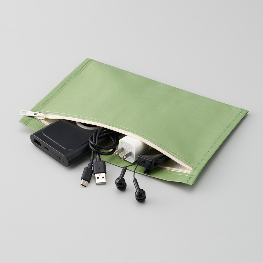 フラットレジャーポーチ（M）｜全4カラー